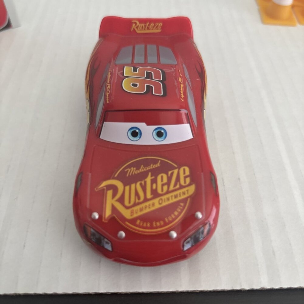 Disney Store Exclusive Disney Pixar Cars Lightning McQueen RC car, ramp & cones - Picture 2 of 5